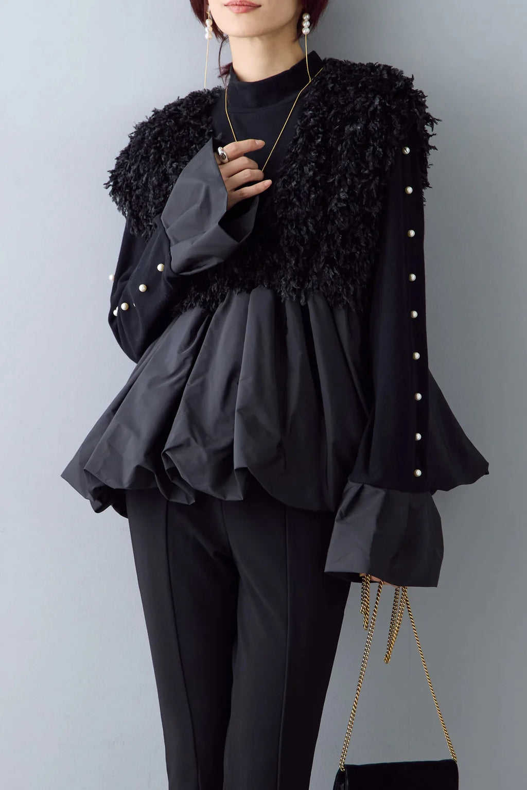 Sleeveless V- Neck Puff Bottom Feathery Detailed Vest