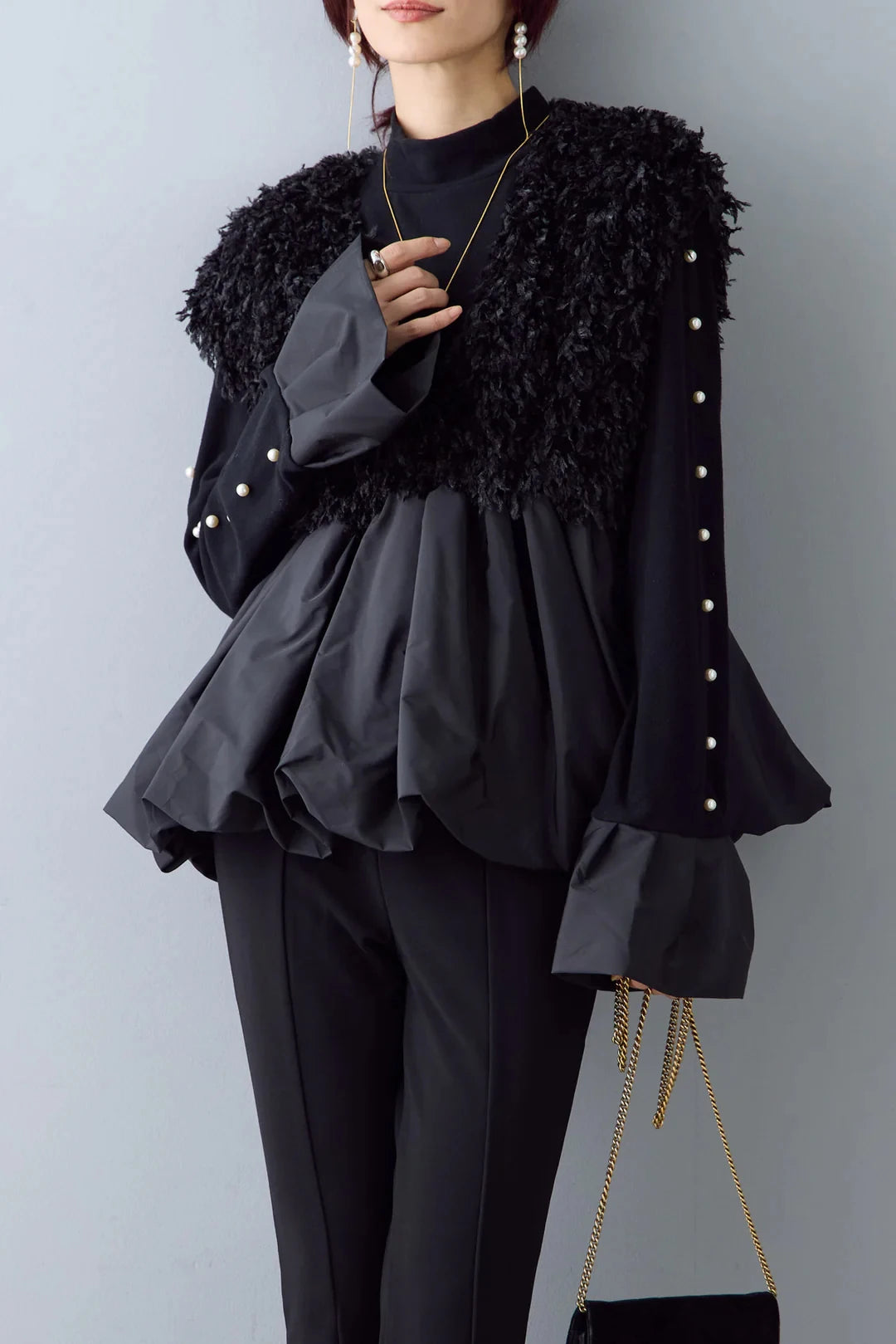 Sleeveless V- Neck Puff Bottom Feathery Detailed Vest